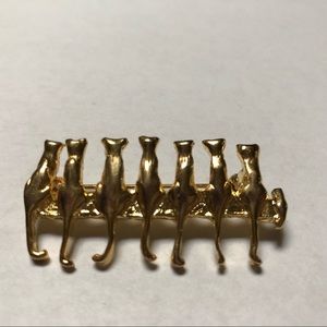 461. Cats Brooch